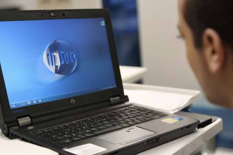 ¿Cómo puedo hacer si mi portátil HP pone en pantalla "Sistema desactivado"?